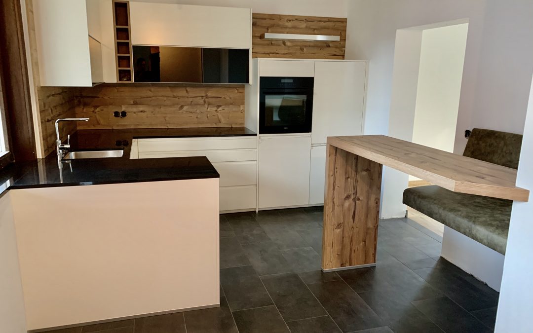 Klassiker in Altfichte und Weiß (Ferlach)